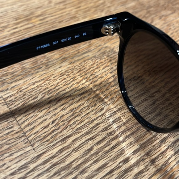 Salvatore Ferragamo Sunglasses - Picture 5 of 5